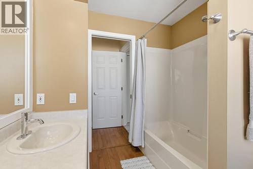 Primary Ensuite - 745 Cassiar Crescent, Kelowna, BC - Indoor Photo Showing Bathroom