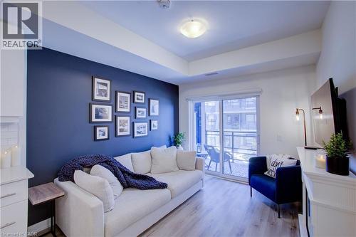 243 Northfield Drive E Unit# 208, Waterloo, ON - Indoor Photo Showing Living Room