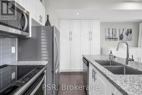 44 Carrick Trail, Gravenhurst (Wood (Gravenhurst)), ON - Indoor Photo Showing Kitchen With Double Sink With Upgraded Kitchen