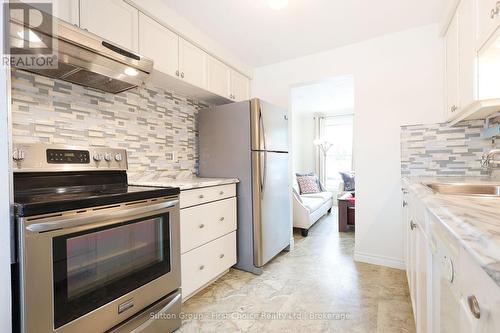 11 - 88 Avonwood Drive, Stratford, ON - Indoor Photo Showing Kitchen With Double Sink