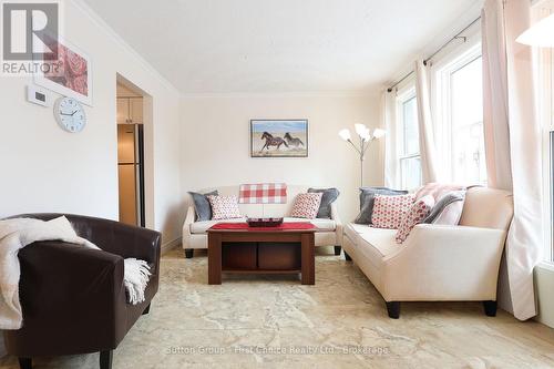 11 - 88 Avonwood Drive, Stratford, ON - Indoor Photo Showing Living Room