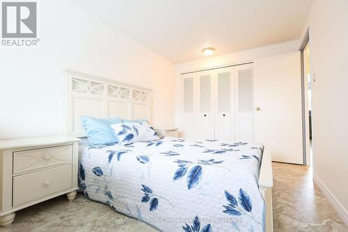 11 - 88 Avonwood Drive, Stratford, ON - Indoor Photo Showing Bedroom