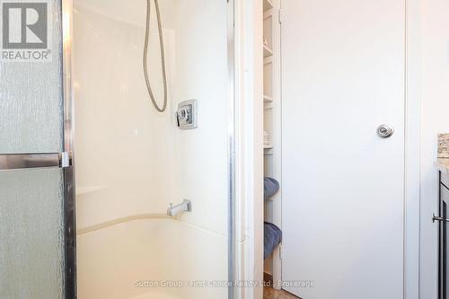 11 - 88 Avonwood Drive, Stratford, ON - Indoor Photo Showing Bathroom