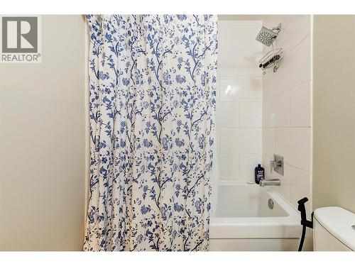 620 - 622 Birch Avenue, Kelowna, BC - Indoor Photo Showing Bathroom