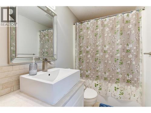 620 - 622 Birch Avenue, Kelowna, BC - Indoor Photo Showing Bathroom