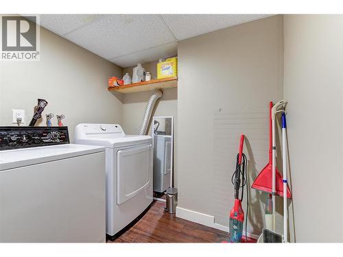 620 - 622 Birch Avenue, Kelowna, BC - Indoor Photo Showing Laundry Room