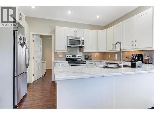 620 - 622 Birch Avenue, Kelowna, BC - Indoor Photo Showing Kitchen With Double Sink