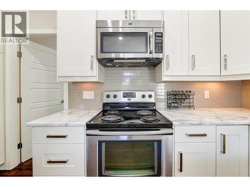 620 - 622 Birch Avenue, Kelowna, BC - Indoor Photo Showing Kitchen