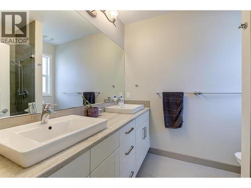 620 - 622 Birch Avenue, Kelowna, BC - Indoor Photo Showing Bathroom