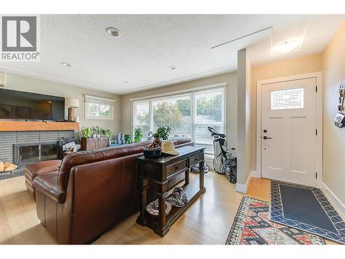 620 - 622 Birch Avenue, Kelowna, BC - Indoor Photo Showing Living Room With Fireplace