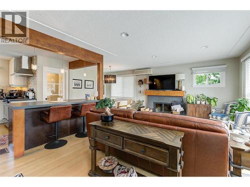 620 - 622 Birch Avenue, Kelowna, BC - Indoor With Fireplace