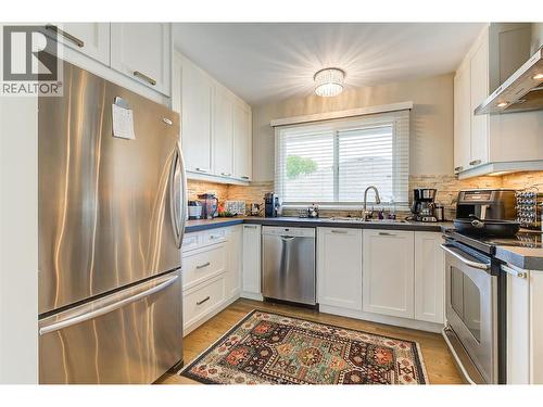 620 - 622 Birch Avenue, Kelowna, BC - Indoor Photo Showing Kitchen