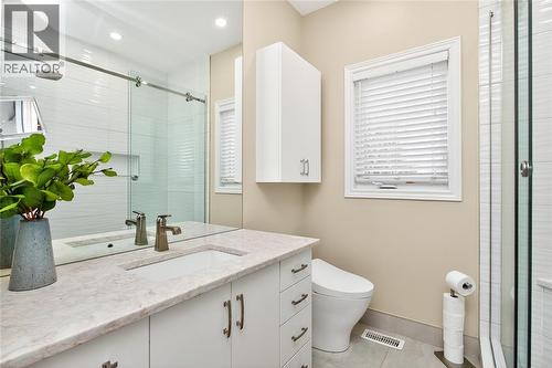 2016 Thelma Avenue, Sarnia, ON - Indoor Photo Showing Bathroom