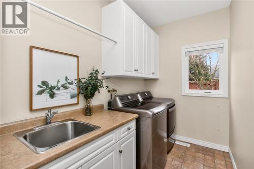 2016 Thelma Avenue, Sarnia, ON - Indoor Photo Showing Laundry Room