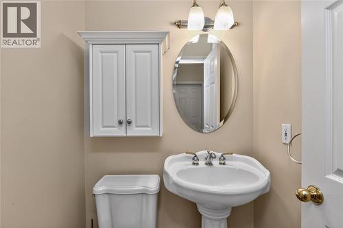 2016 Thelma Avenue, Sarnia, ON - Indoor Photo Showing Bathroom