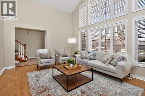 2016 Thelma Avenue, Sarnia, ON - Indoor Photo Showing Living Room