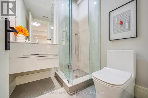 6 Hillholm Road, Toronto, ON - Indoor Photo Showing Bathroom