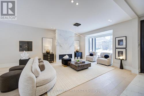6 Hillholm Road, Toronto, ON - Indoor Photo Showing Living Room