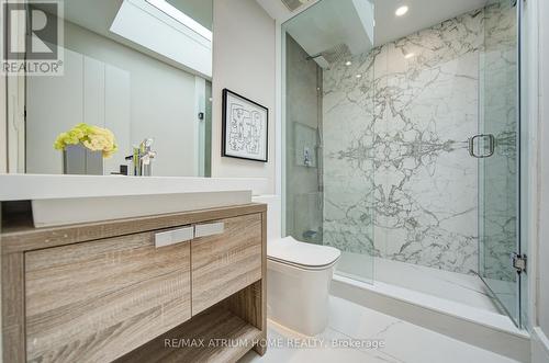 6 Hillholm Road, Toronto, ON - Indoor Photo Showing Bathroom