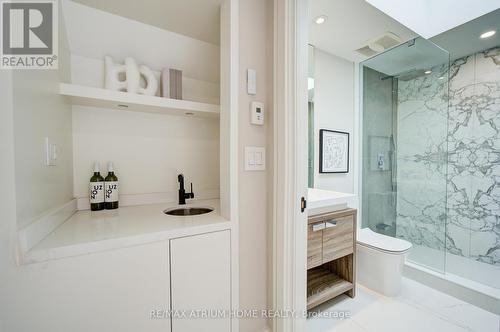 6 Hillholm Road, Toronto, ON - Indoor Photo Showing Bathroom