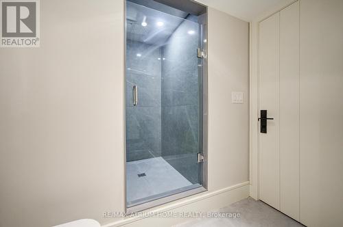 6 Hillholm Road, Toronto, ON - Indoor Photo Showing Bathroom