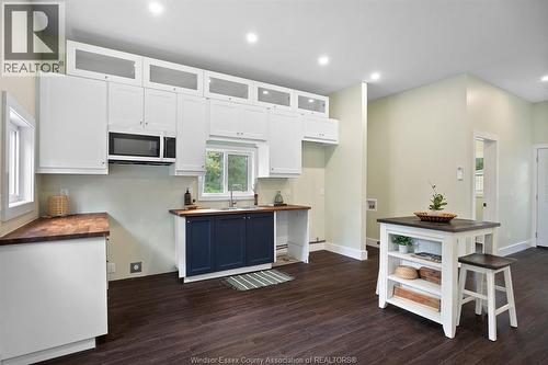 112 Windsor Avenue, Colchester, ON - Indoor Photo Showing Kitchen
