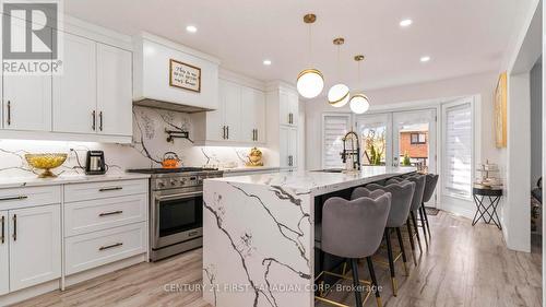 35 Hummingbird Crescent, London South (South N), ON - Indoor Photo Showing Kitchen With Upgraded Kitchen