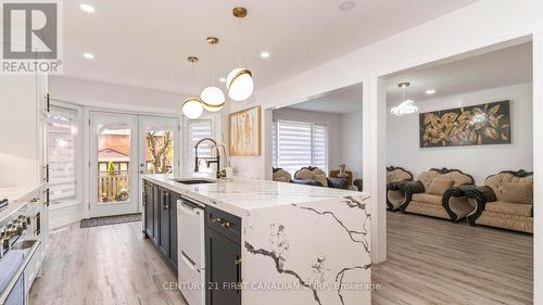 35 Hummingbird Crescent, London South (South N), ON - Indoor Photo Showing Kitchen With Upgraded Kitchen