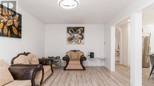 35 Hummingbird Crescent, London South (South N), ON - Indoor