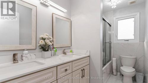 35 Hummingbird Crescent, London South (South N), ON - Indoor Photo Showing Bathroom