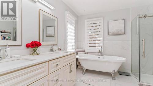 35 Hummingbird Crescent, London South (South N), ON - Indoor Photo Showing Bathroom