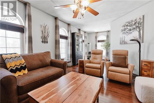 333 Garson Coniston Road, Garson, ON - Indoor Photo Showing Living Room