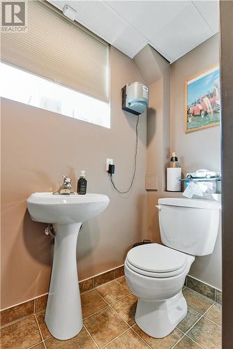 333 Garson Coniston Road, Garson, ON - Indoor Photo Showing Bathroom