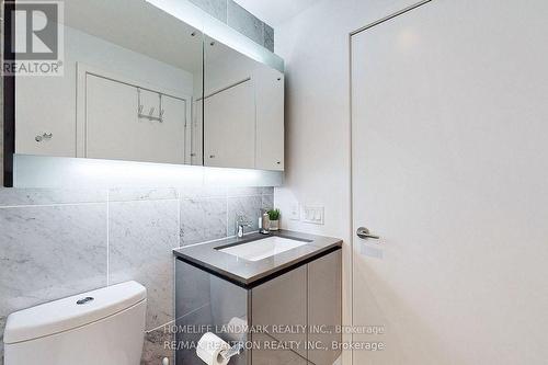 2011 - 117 Mcmahon Drive, Toronto, ON - Indoor Photo Showing Bathroom