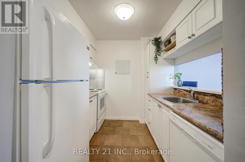 607 - 1665 Pickering Parkway, Pickering, ON - Indoor Photo Showing Kitchen