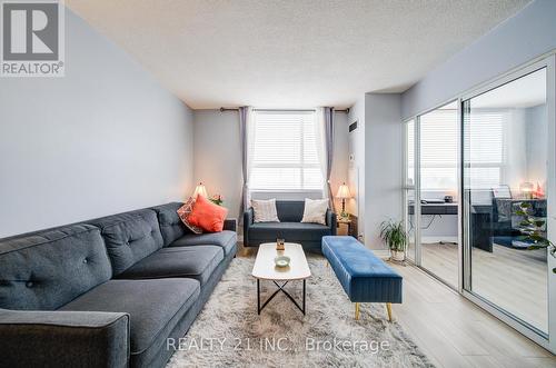607 - 1665 Pickering Parkway, Pickering, ON - Indoor Photo Showing Living Room