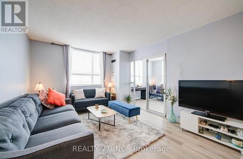 607 - 1665 Pickering Parkway, Pickering, ON - Indoor Photo Showing Living Room
