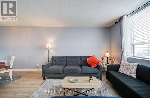 607 - 1665 Pickering Parkway, Pickering, ON - Indoor Photo Showing Living Room