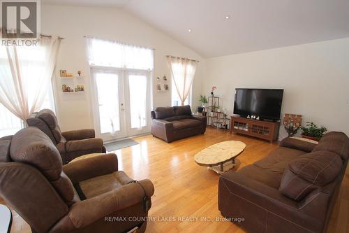 C21973 Brock Road, Brock, ON - Indoor Photo Showing Living Room