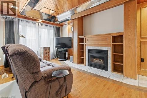 28 Glendale Avenue S, Hamilton, ON - Indoor With Fireplace