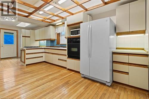 28 Glendale Avenue S, Hamilton, ON - Indoor Photo Showing Kitchen