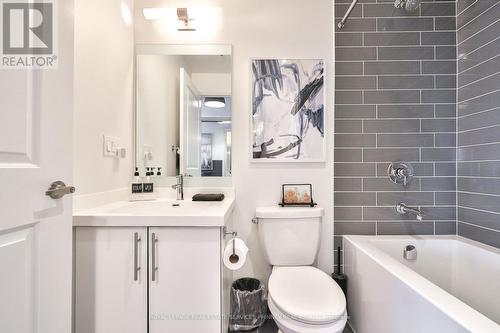 1709 - 55 Speers Road, Oakville, ON - Indoor Photo Showing Bathroom