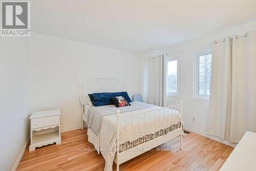 6103 Prairie Circle, Mississauga, ON - Indoor Photo Showing Bedroom