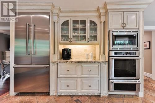 1293 Greenoaks Drive, Mississauga, ON - Indoor Photo Showing Kitchen