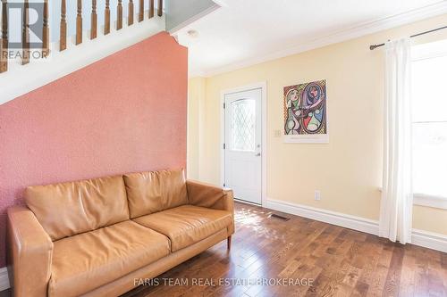 139 Veterans Lane, Tay, ON - Indoor Photo Showing Living Room