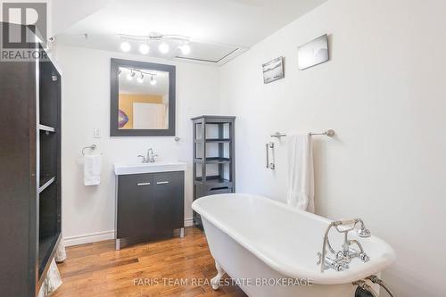 139 Veterans Lane, Tay, ON - Indoor Photo Showing Bathroom