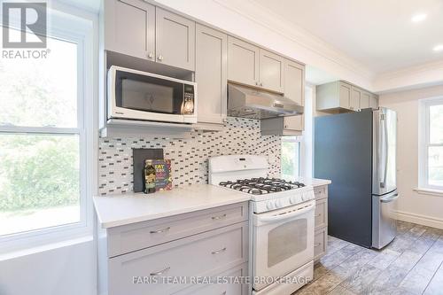 139 Veterans Lane, Tay, ON - Indoor Photo Showing Kitchen