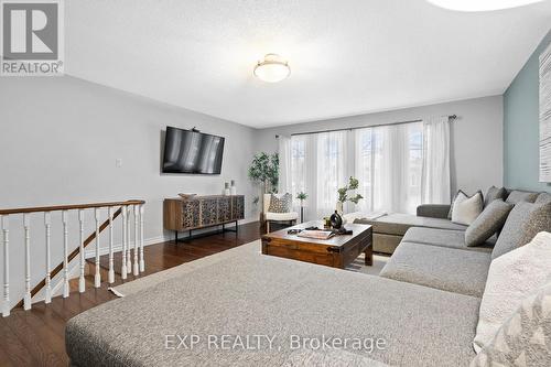 3005 Olympus Mews, Mississauga, ON - Indoor Photo Showing Living Room