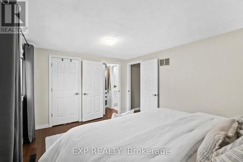 3005 Olympus Mews, Mississauga, ON - Indoor Photo Showing Bedroom