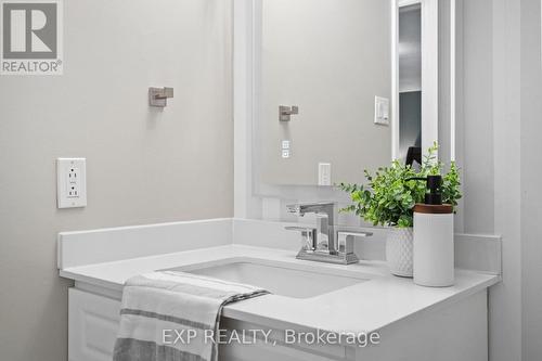 3005 Olympus Mews, Mississauga, ON - Indoor Photo Showing Bathroom